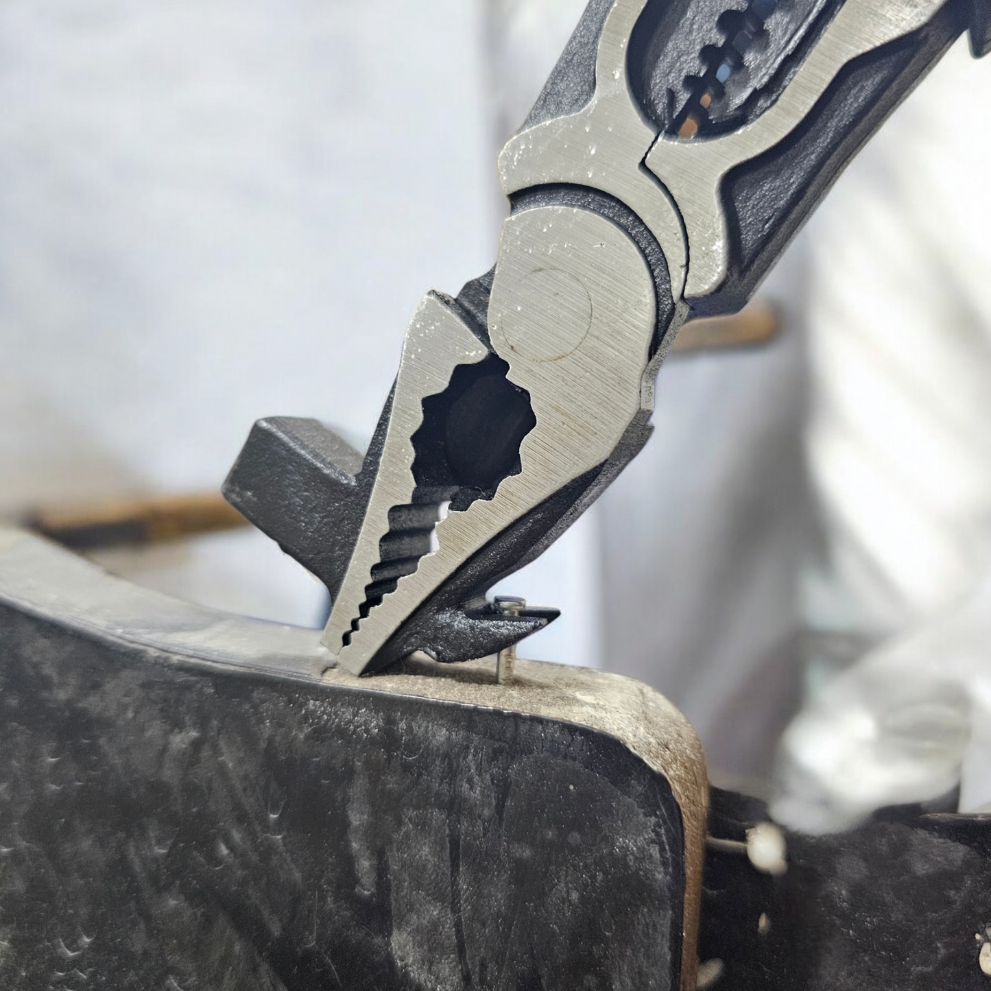 Jumbo Plier With Hammer Stripper All in one Plass